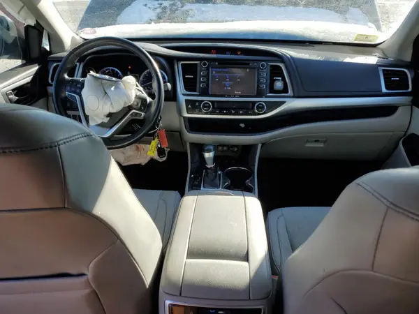 5TDBZRFH6HS472566 2017 TOYOTA HIGHLANDER - Image 8