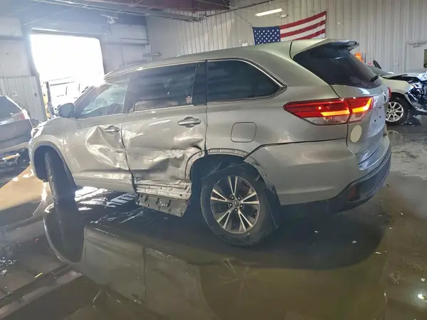 5TDBZRFH6HS472714 2017 TOYOTA HIGHLANDER - Image 2