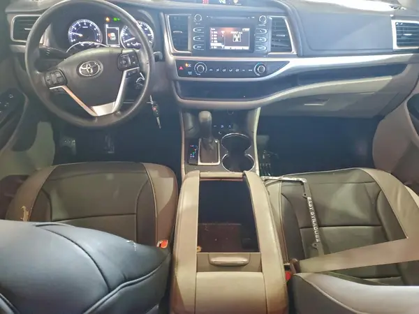 5TDBZRFH6HS472714 2017 TOYOTA HIGHLANDER - Image 8