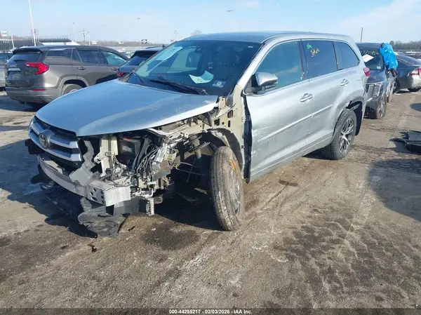 5TDBZRFH6HS473801 2017 TOYOTA HIGHLANDER - Image 2