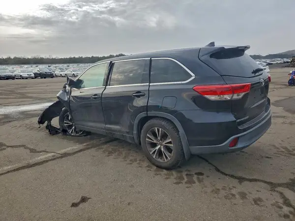 5TDBZRFH6HS474267 2017 TOYOTA HIGHLANDER - Image 2