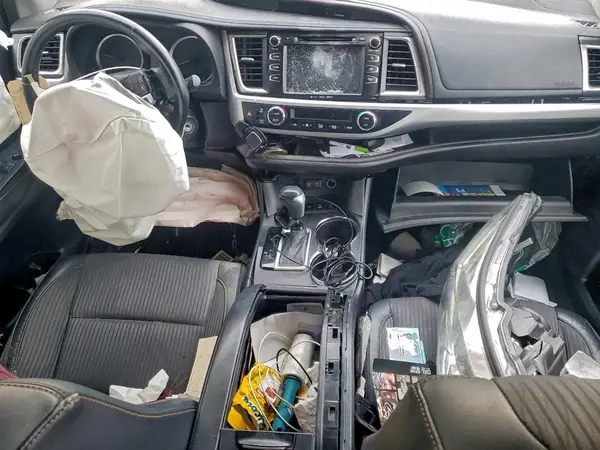 5TDBZRFH6HS474267 2017 TOYOTA HIGHLANDER - Image 8