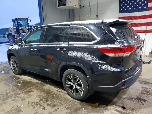 5TDBZRFH6JS493567 2018 TOYOTA HIGHLANDER - Image 2