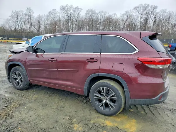 5TDBZRFH6JS495447 2018 TOYOTA HIGHLANDER - Image 2