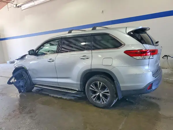 5TDBZRFH6JS497828 2018 TOYOTA HIGHLANDER - Image 2