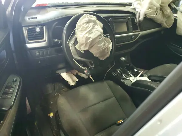 5TDBZRFH6JS497828 2018 TOYOTA HIGHLANDER - Image 8
