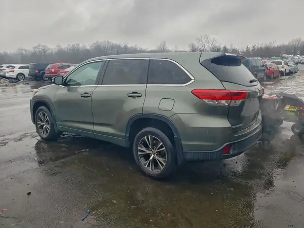5TDBZRFH6JS802258 2018 TOYOTA HIGHLANDER - Image 2