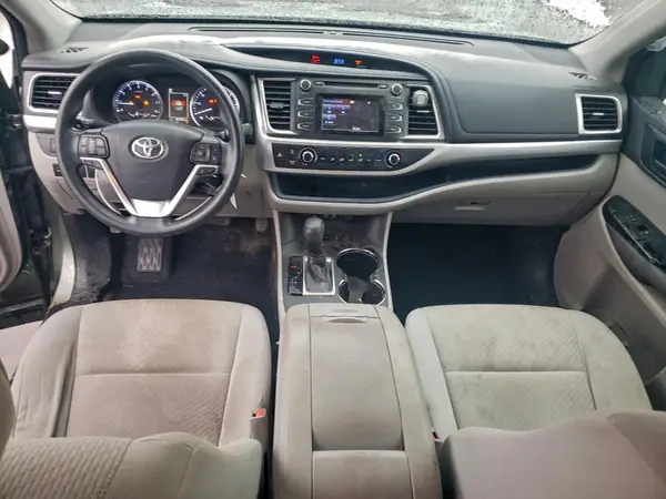 5TDBZRFH6JS802258 2018 TOYOTA HIGHLANDER - Image 8