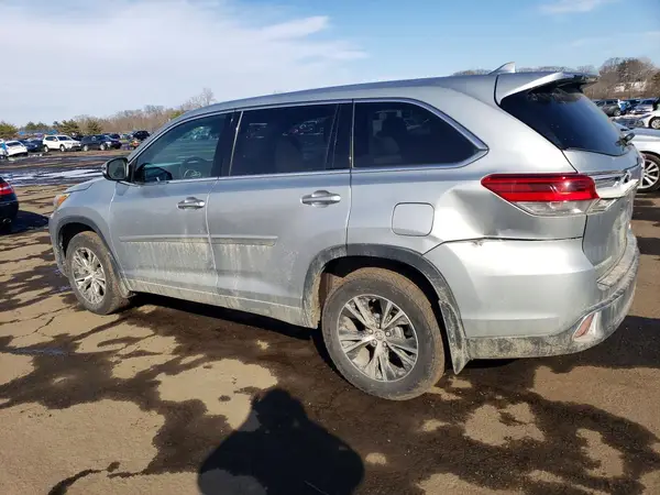 5TDBZRFH6JS808187 2018 TOYOTA HIGHLANDER - Image 2