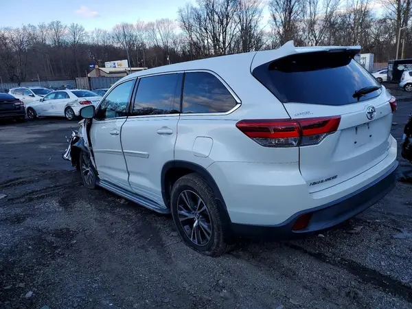 5TDBZRFH6JS808321 2018 TOYOTA HIGHLANDER - Image 2