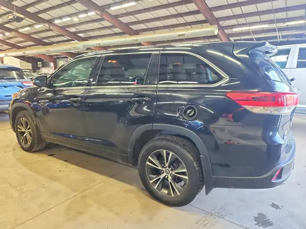 5TDBZRFH6JS808738 2018 TOYOTA HIGHLANDER - Image 2