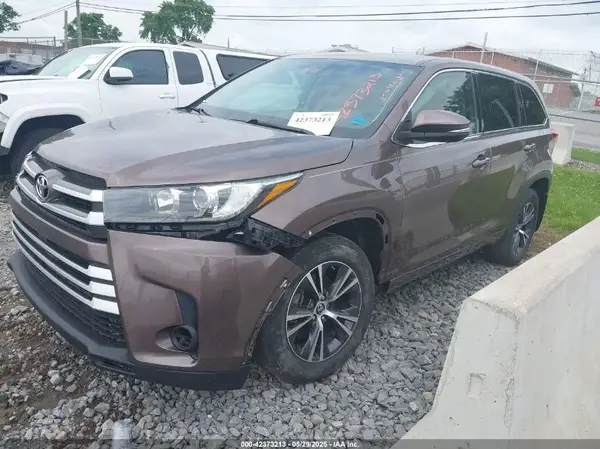 5TDBZRFH6JS812871 2018 TOYOTA HIGHLANDER - Image 2