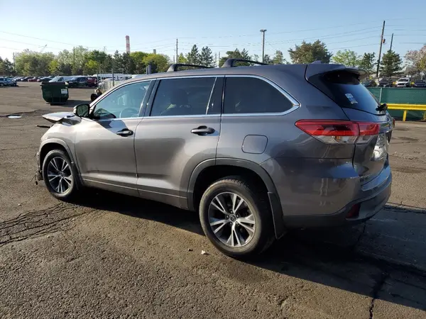 5TDBZRFH6JS817777 2018 TOYOTA HIGHLANDER - Image 2