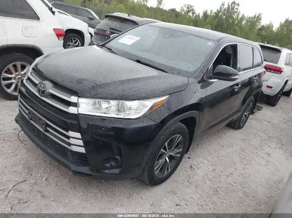 5TDBZRFH6JS819772 2018 TOYOTA HIGHLANDER - Image 2