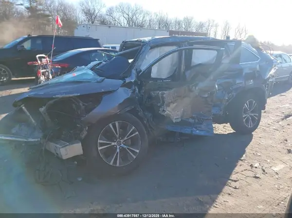 5TDBZRFH6JS821067 2018 TOYOTA HIGHLANDER - Image 2