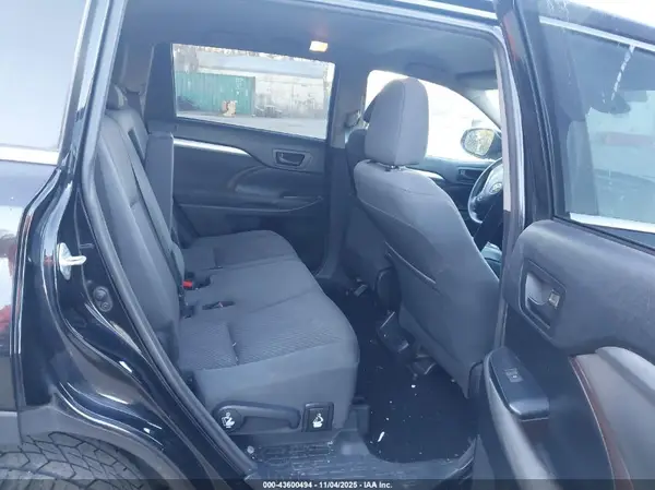 5TDBZRFH6JS829332 2018 TOYOTA HIGHLANDER - Image 8