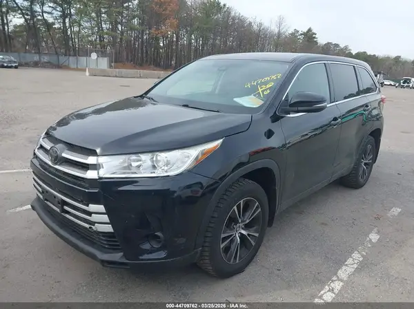 5TDBZRFH6JS842677 2018 TOYOTA HIGHLANDER - Image 2