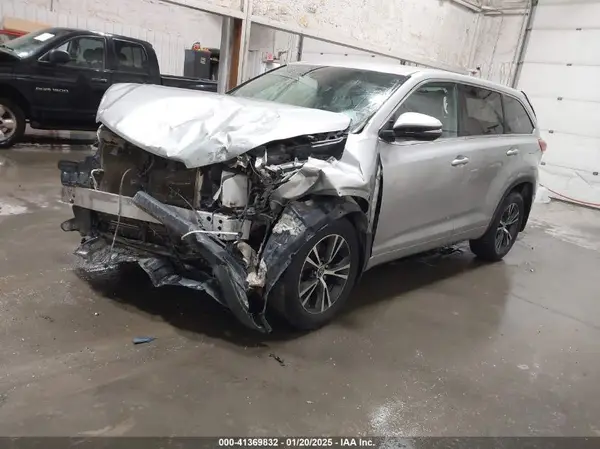5TDBZRFH6JS849712 2018 TOYOTA HIGHLANDER - Image 2