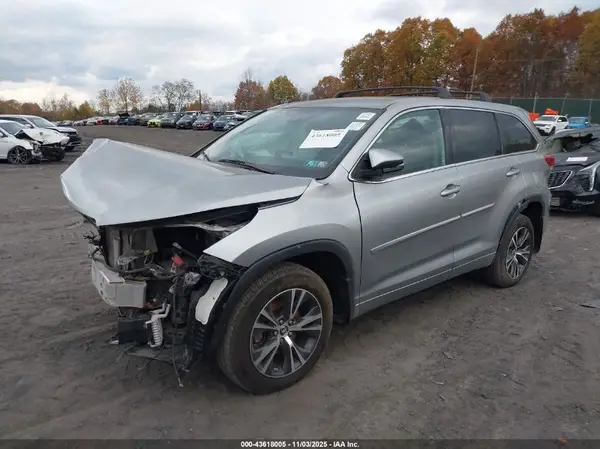 5TDBZRFH6JS862251 2018 TOYOTA HIGHLANDER - Image 2