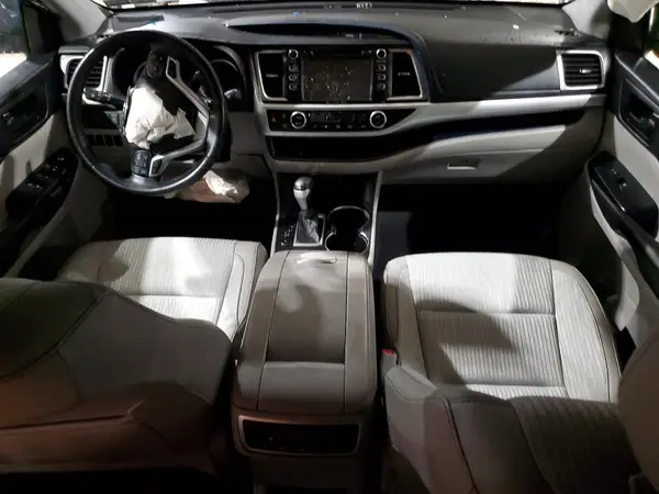 5TDBZRFH6JS865697 2018 TOYOTA HIGHLANDER - Image 8