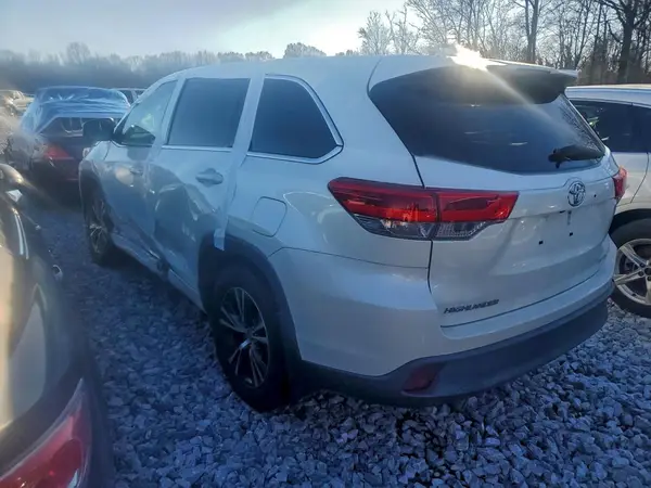 5TDBZRFH6JS865876 2018 TOYOTA HIGHLANDER - Image 2
