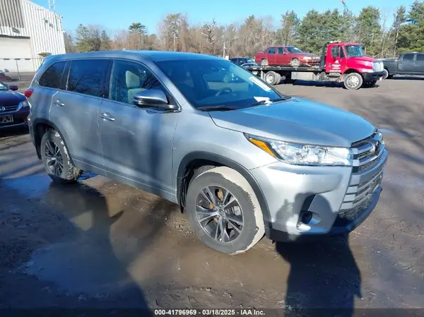 5TDBZRFH6JS875176 2018 TOYOTA HIGHLANDER - Image 1