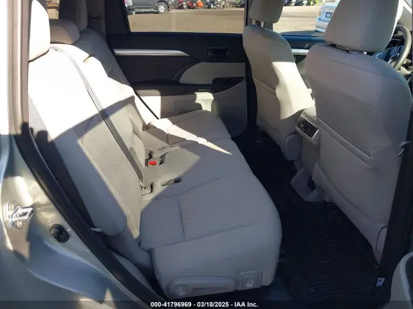 5TDBZRFH6JS875176 2018 TOYOTA HIGHLANDER - Image 8