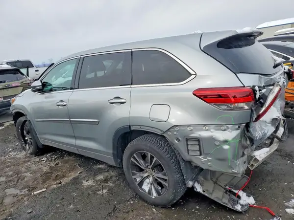 5TDBZRFH6JS877753 2018 TOYOTA HIGHLANDER - Image 2