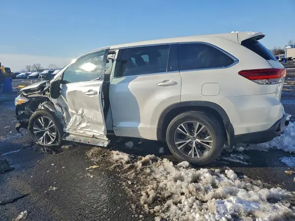 5TDBZRFH6JS878434 2018 TOYOTA HIGHLANDER - Image 2