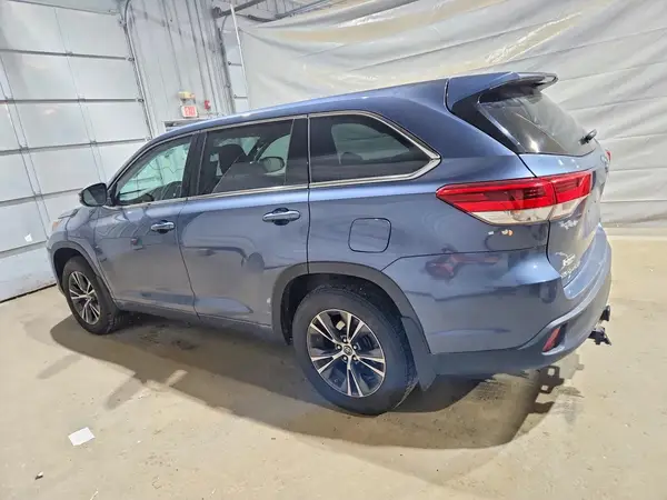 5TDBZRFH6JS887215 2018 TOYOTA HIGHLANDER - Image 2