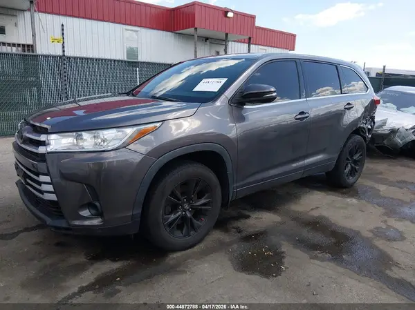 5TDBZRFH6JS892799 2018 TOYOTA HIGHLANDER - Image 2
