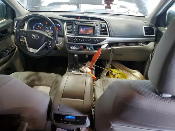 5TDBZRFH6JS898442 2018 TOYOTA HIGHLANDER - Image 8