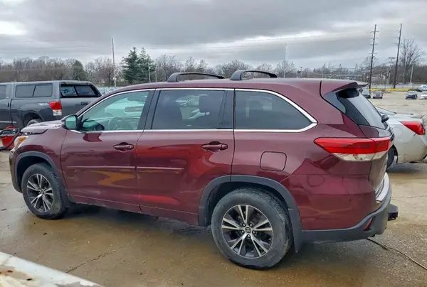5TDBZRFH6JS899607 2018 TOYOTA HIGHLANDER - Image 2