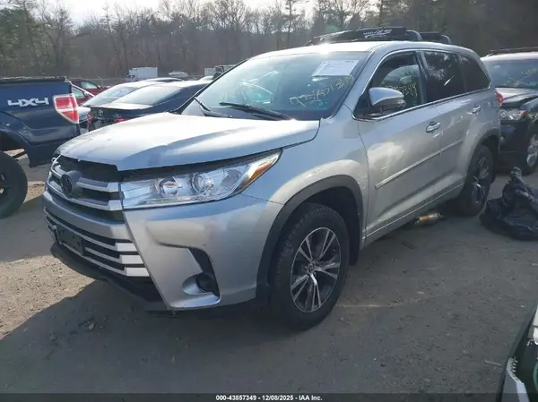 5TDBZRFH6JS905194 2018 TOYOTA HIGHLANDER - Image 2