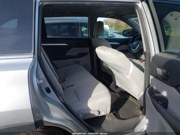 5TDBZRFH6JS905194 2018 TOYOTA HIGHLANDER - Image 8