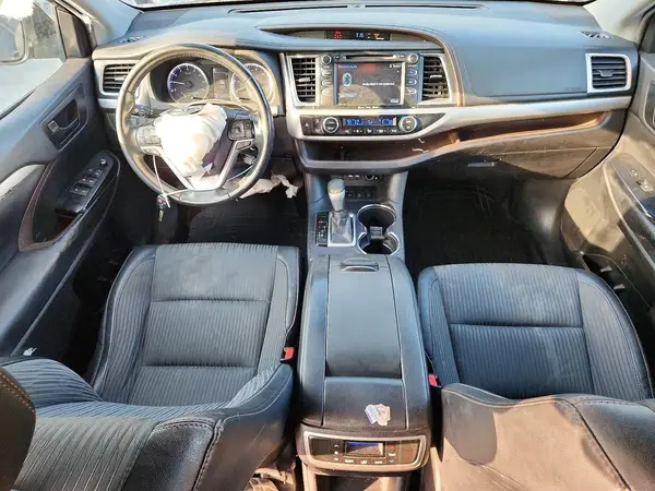 5TDBZRFH6KS702260 2019 TOYOTA HIGHLANDER - Image 8