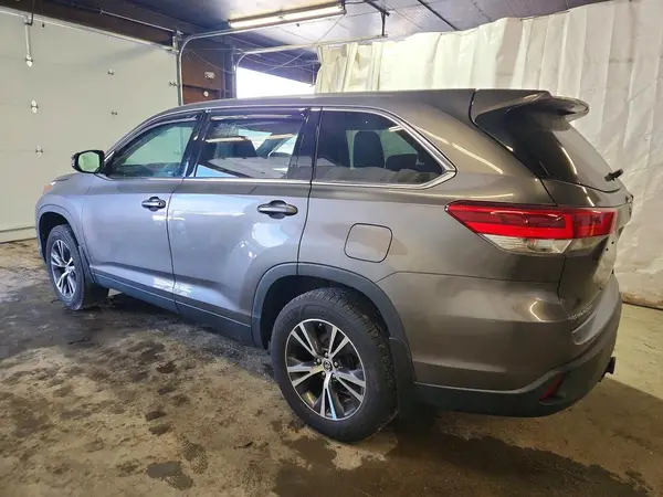 5TDBZRFH6KS704994 2019 TOYOTA HIGHLANDER - Image 2