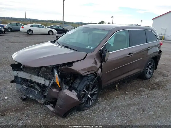 5TDBZRFH6KS713405 2019 TOYOTA HIGHLANDER - Image 2