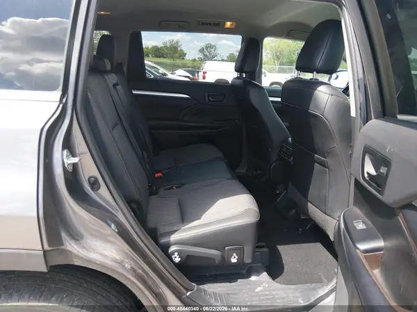 5TDBZRFH6KS717700 2019 TOYOTA HIGHLANDER - Image 8