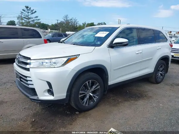 5TDBZRFH6KS727207 2019 TOYOTA HIGHLANDER - Image 2