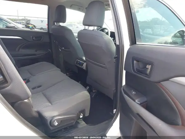 5TDBZRFH6KS727207 2019 TOYOTA HIGHLANDER - Image 8