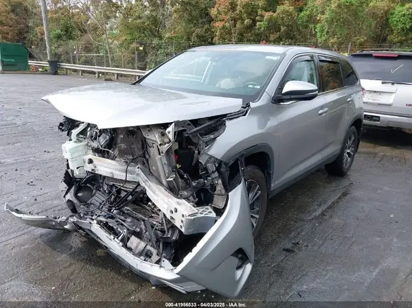 5TDBZRFH6KS744282 2019 TOYOTA HIGHLANDER - Image 2