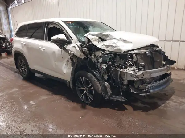 5TDBZRFH6KS924409 2019 TOYOTA HIGHLANDER - Image 1
