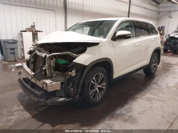 5TDBZRFH6KS924409 2019 TOYOTA HIGHLANDER - Image 2