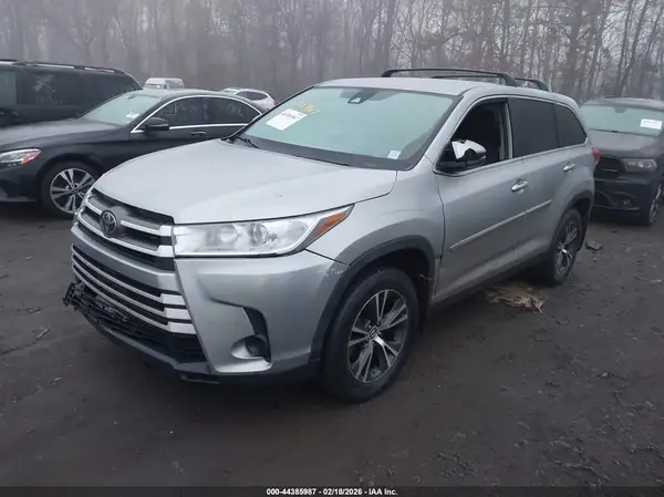 5TDBZRFH6KS928637 2019 TOYOTA HIGHLANDER - Image 2