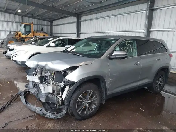 5TDBZRFH6KS940853 2019 TOYOTA HIGHLANDER - Image 2