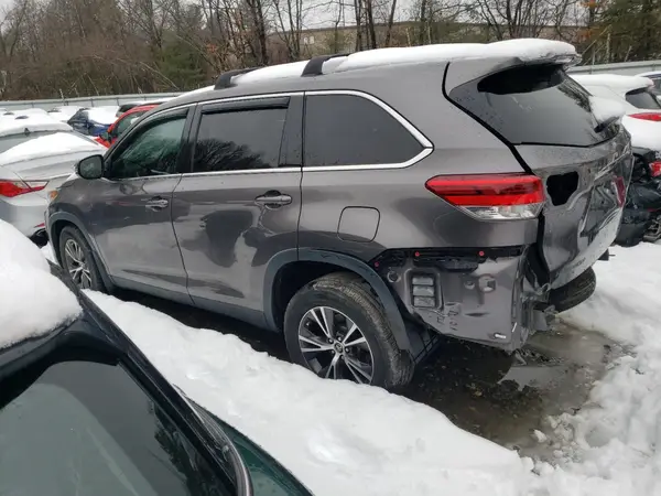 5TDBZRFH6KS942943 2019 TOYOTA HIGHLANDER - Image 2