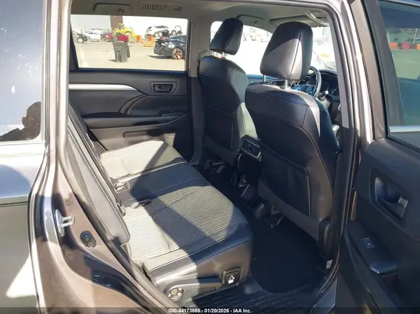 5TDBZRFH6KS953683 2019 TOYOTA HIGHLANDER - Image 8