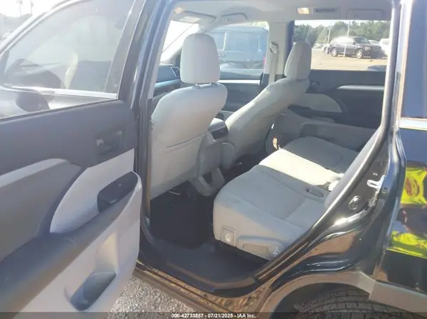 5TDBZRFH6KS960861 2019 TOYOTA HIGHLANDER - Image 8