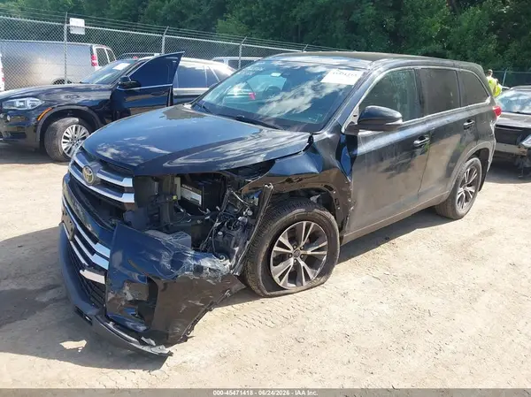 5TDBZRFH6KS975411 2019 TOYOTA HIGHLANDER - Image 2